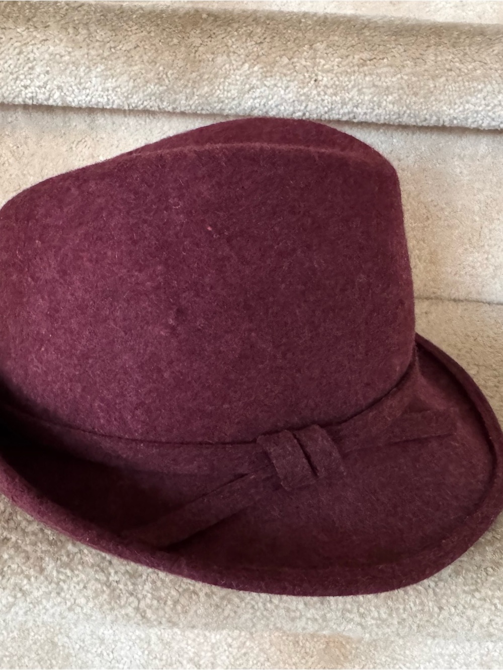 Women’s Holt Renfrew Wool Felt Fedora Hat in Burgundy - Made in Italy